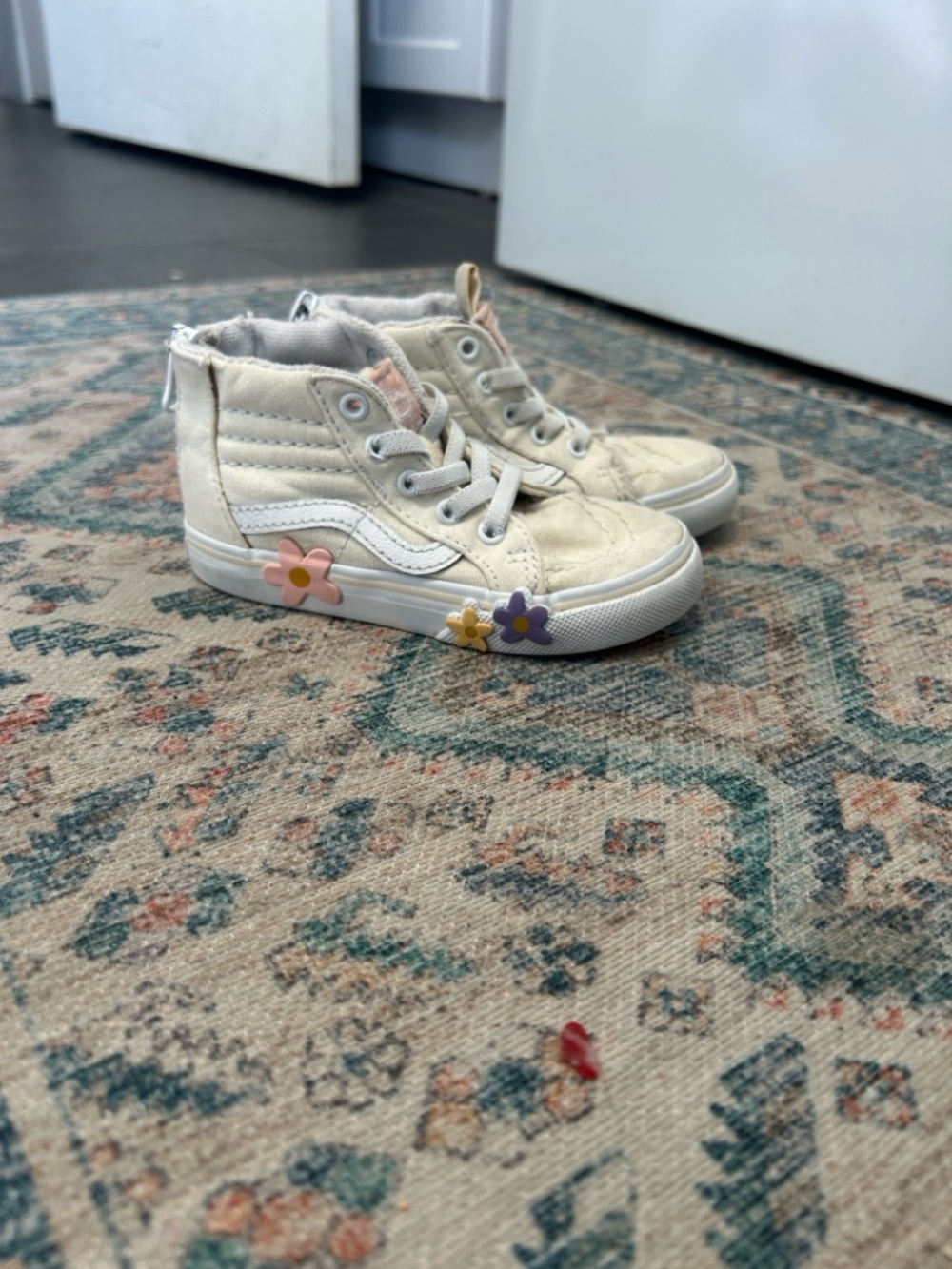 Vans Kids Cream High-Top Sneakers with Pastel Flower Charms